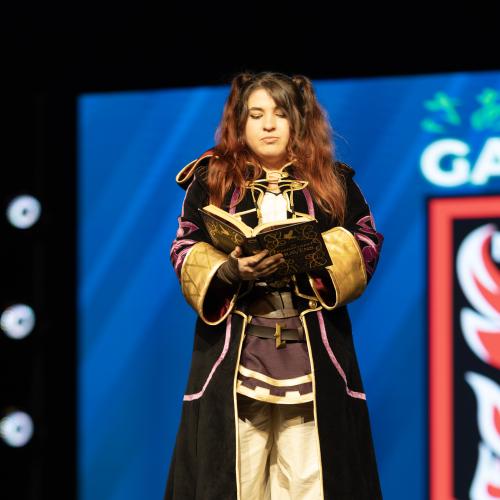 Robin from Fire Emblem Awakening
Cosplayer: Nola Cosplay
https://www.instagram.com/nolacosplay/