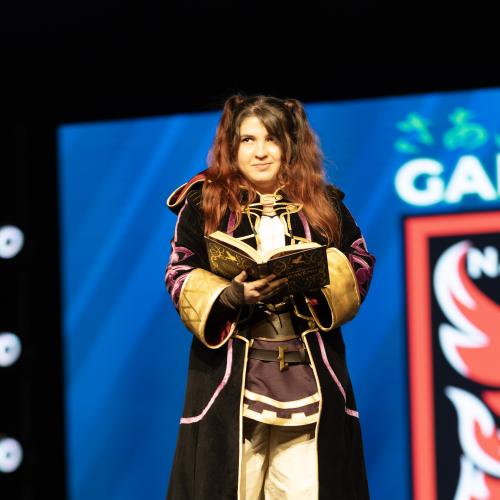 Robin from Fire Emblem Awakening
Cosplayer: Nola Cosplay
https://www.instagram.com/nolacosplay/